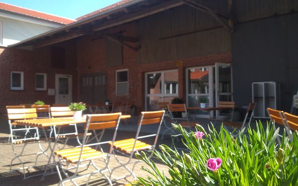 Hofcafé unter den Eichen