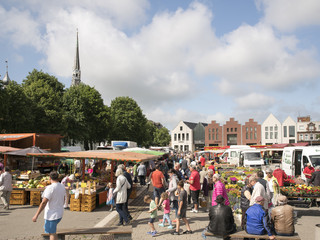 Wochenmarkt auf Heider Marktplatz