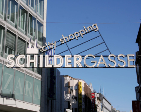 Shoppingmeile Schildergasse in der Kölner Innenstadt 