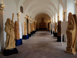 koptisches-kloster-brenkhausen-holzskulpturen