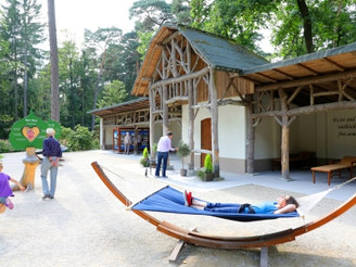 Liegehalle im Waldpark des Gartenschau-Geländes