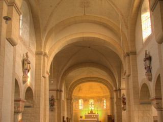 Der Altarraum der St. Kilianskirche