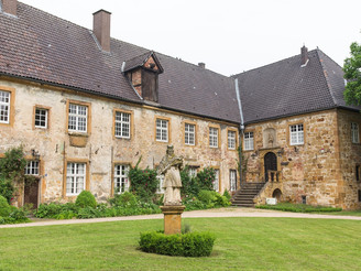 Teil der Klosteranlage Herzebrock mit Blick auf den Eingang des Heimatmuseums