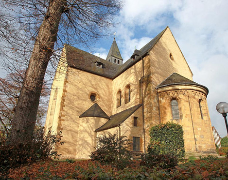 Kirchenrundling und Stiftskirche