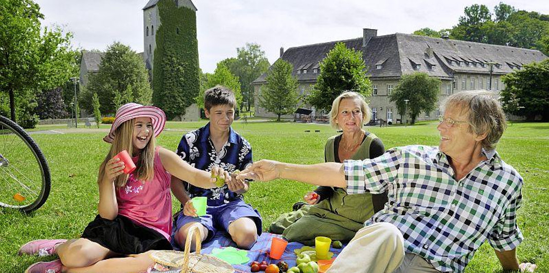Picknick im Schlosspark Brakel-Gehrden