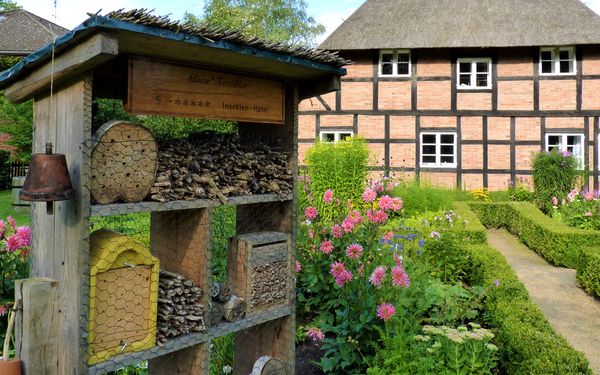 Insektenhotel beim Heimathaus "Schimmes Hoff"