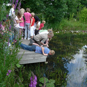 Besuchergruppe im NaturaGart Ibbenbüren