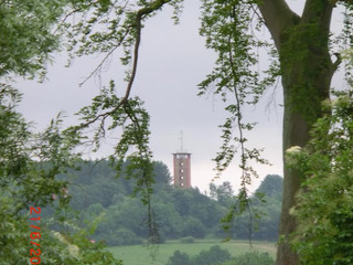 Blick auf den Turm von der Radroute "Im Reich des grünen Königs"