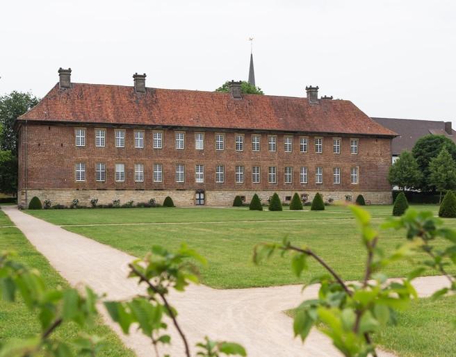 Klosteranlage Clarholz vom Garten aus gesehen