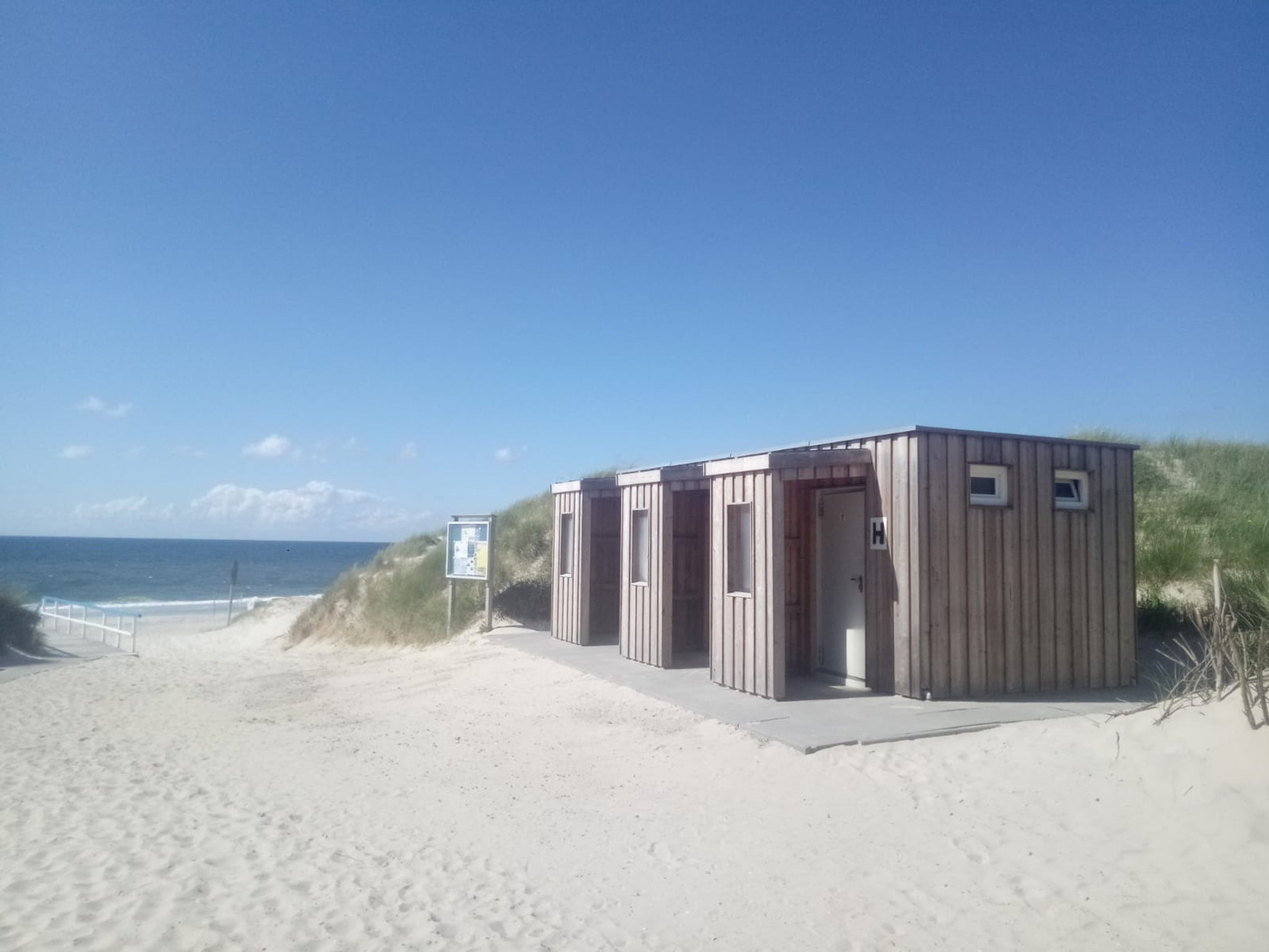 Toiletten am FKK-Strand