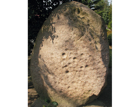 Schalenstein und Steingrab