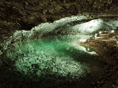 Der Grottensee in der Barbarossahöhle