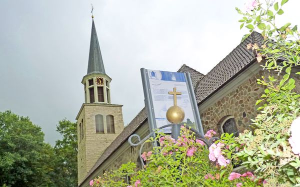 Allerheiligen-Kirche mit dem Glockenturm