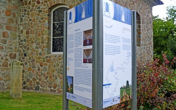 Infotafeln bei der Allerheiligen Kirche