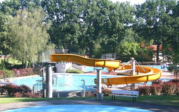 Wasserrutsche im Freibad BeekeBad in Scheeßel