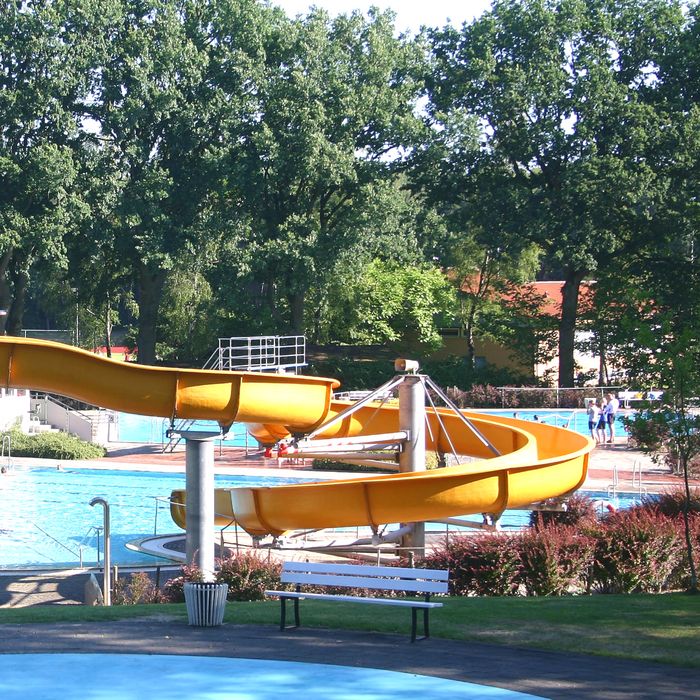 Wasserrutsche im Freibad BeekeBad in Scheeßel