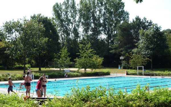 Das große Schwimmerbecken im Heidebad Wilstedt