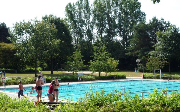 Das große Schwimmerbecken im Heidebad Wilstedt