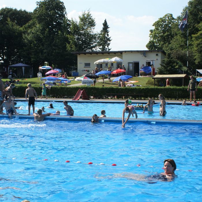 Freibad in Kirchtimke mit  Schwimmer- und Nichtschwimmerbecken