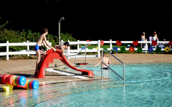 Nichtschwimmerbereich und Rutsche im Ummelbad Hepstedt