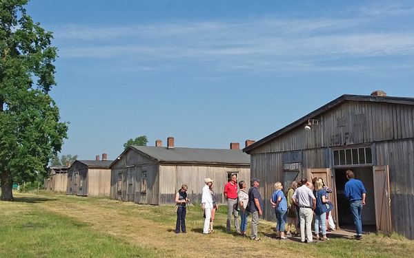Gedenkstätte Lager Sandbostel - Öffentliche Führungen und Gruppenführungen