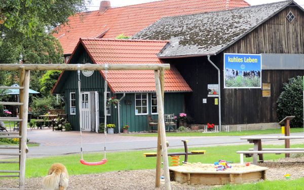 Außenansicht von Jüttens Hof mit Melkhus