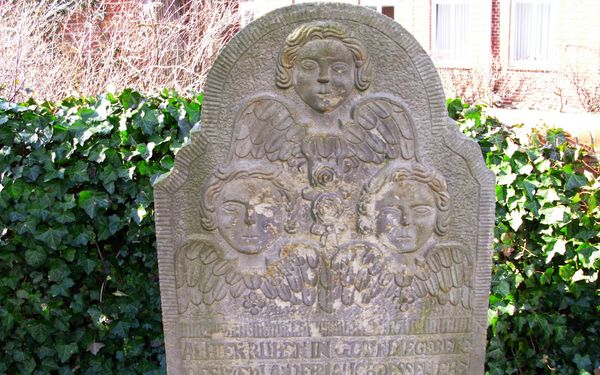 Alter Grabsteinstein an der Kirche in Wilstedt