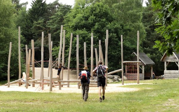Klettermöglichkeiten auf dem Abenteuerspielplatz Großes Holz