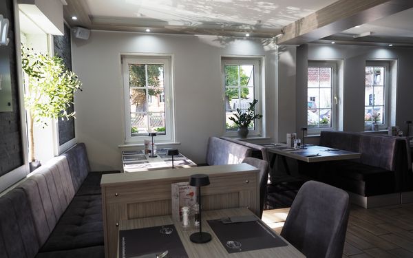 Restaurant Achillion Fensterplätze.JPG