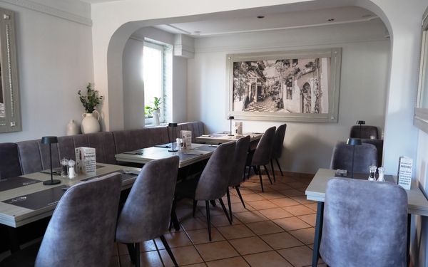 Restaurant Achillion Innenraum.JPG