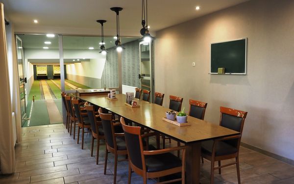 Restaurant Achillion Kegelbahn mit Clubraum.JPG