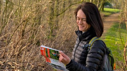 Erlebniswanderleiterin Ines Stein während einer Führung