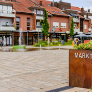 Marktplatz mit Schriftzug