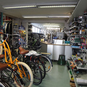 Intra Fahrradverleih Verkauf Theke
