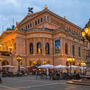 Alte-Oper-Abendstimmung-Abend-Konzerte-Musik-Außenansicht-Opernplatz.jpg
