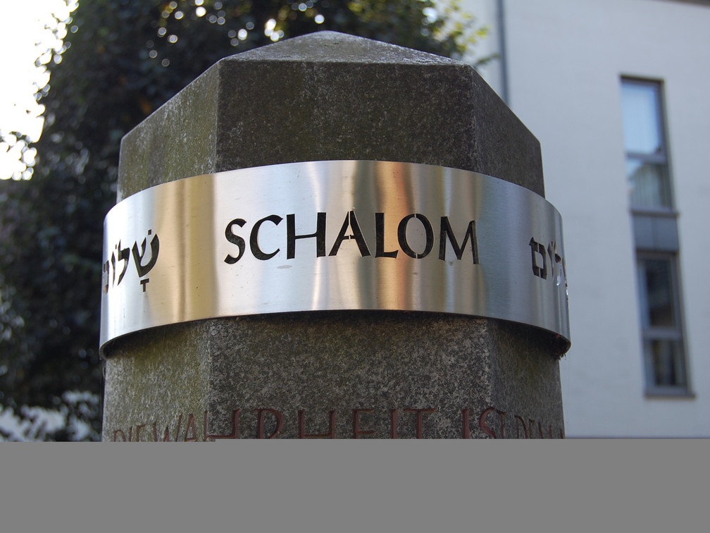 Denkmal für die ermordeten und vertriebenen Herzebrocker Juden.JPG
