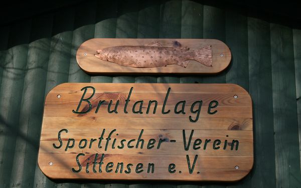 Infotafel am Gebäude des Sportfischervereins Sittensen