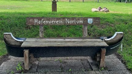 Hafenbank beim Hafenverein Nartum
