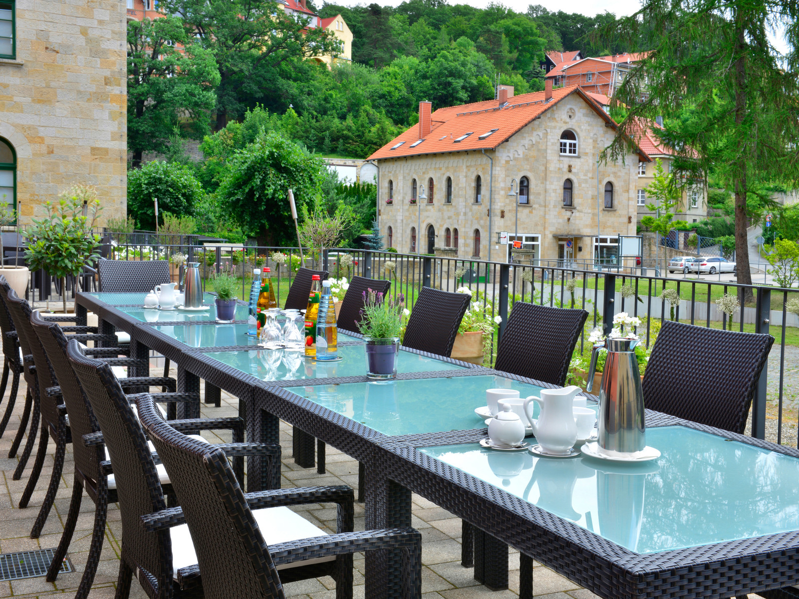 Schlosshotel Blankenburg - Terrasse mit Tafel
