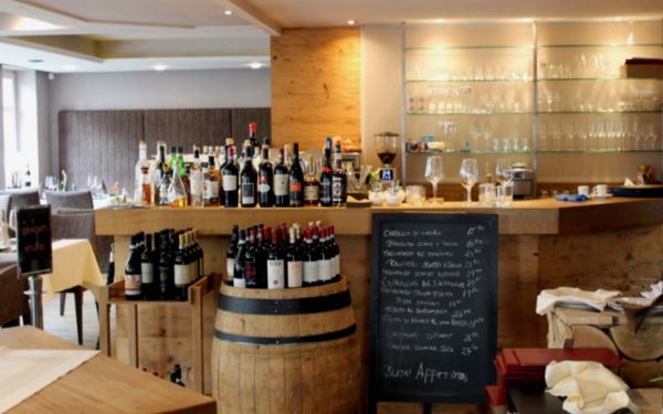 Barbereich des Restaurants Saporito in Zeven