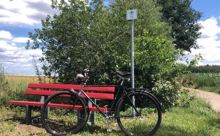 Bank mit Fahrrad