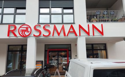Rossmann-Außen.jpg