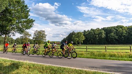 Genuss der Landschaft während der Rennradtour in der Gruppe