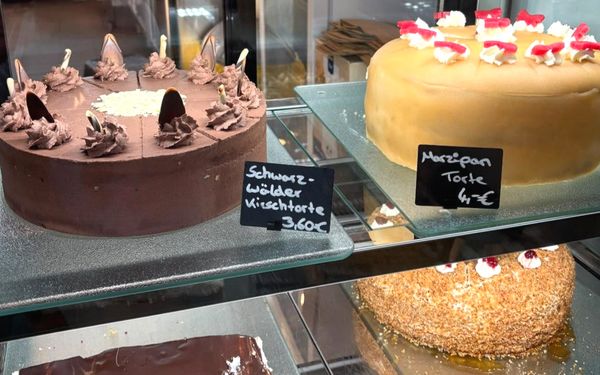 Snackis Eiscafé - große Tortenauswahl