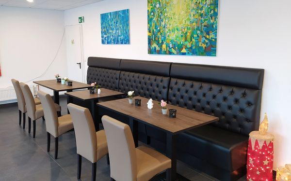Snackies Eiscafé - moderner Gastraum