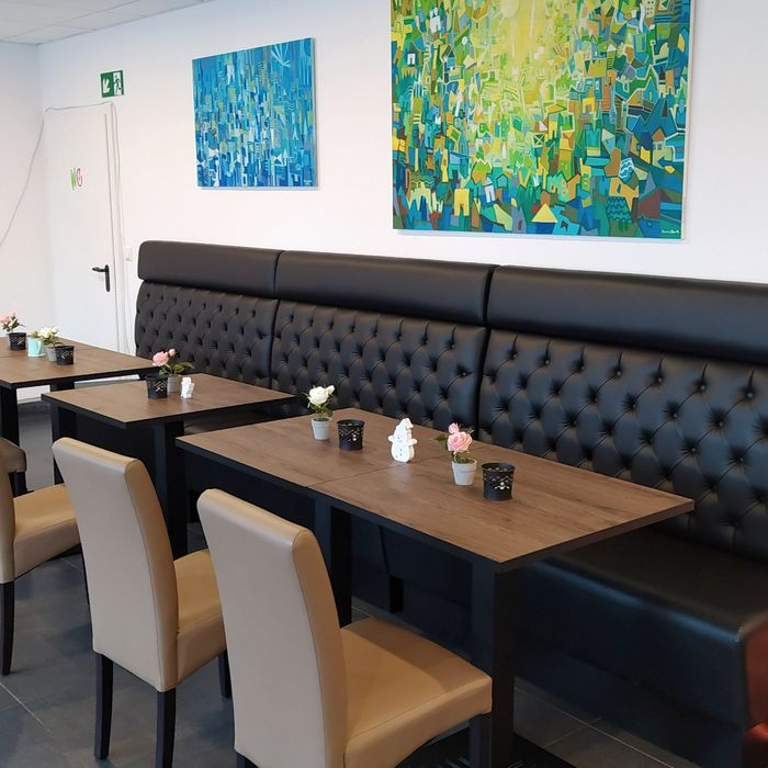 Snackies Eiscafé - moderner Gastraum