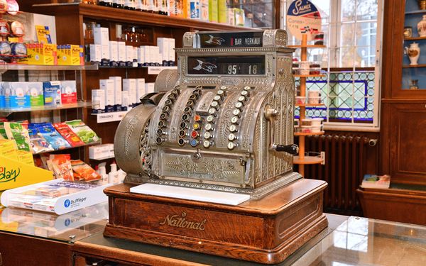 Innenraum der Alten Apotheke.jpg