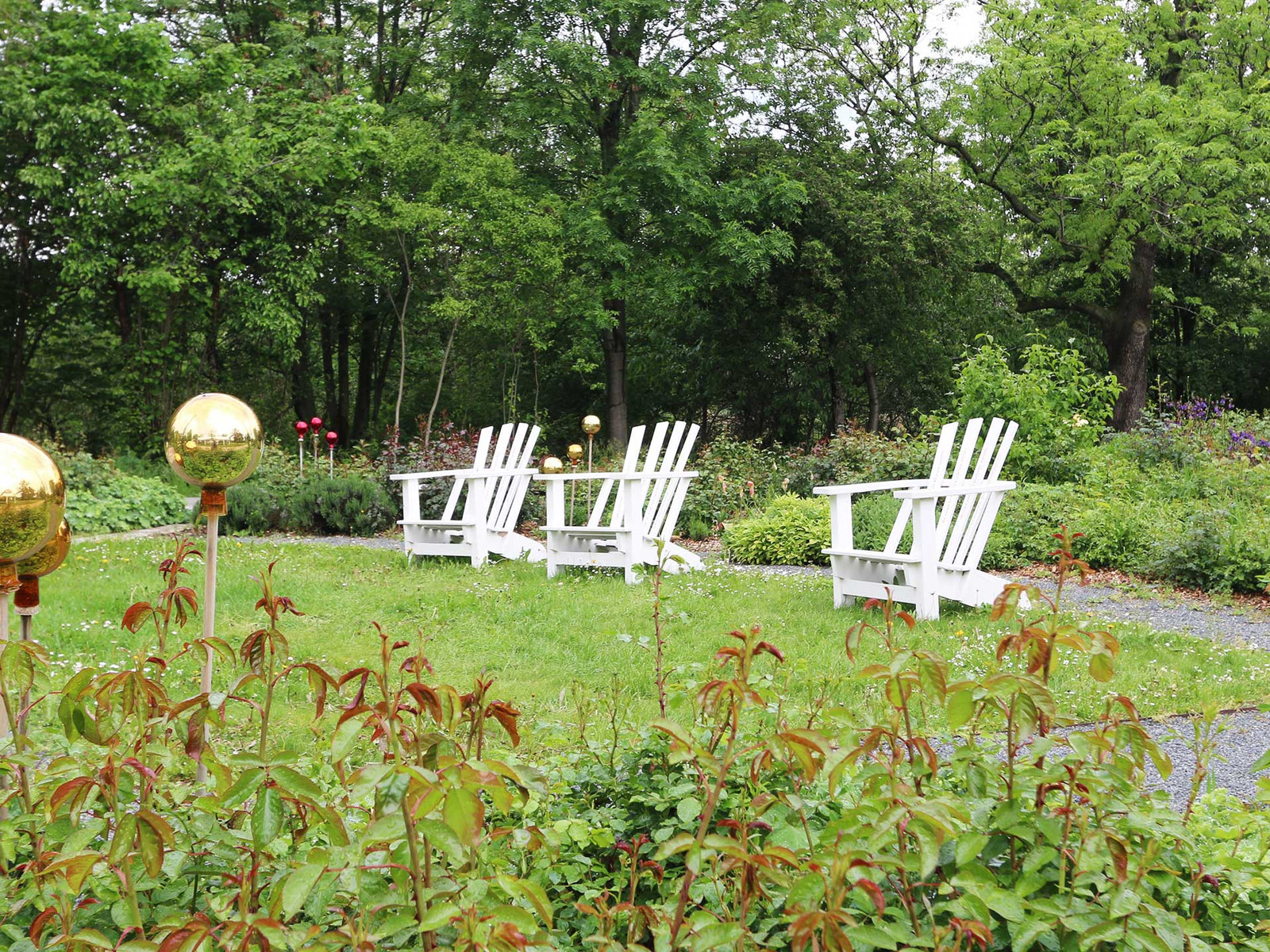 Stühle im Bürgerpark Wernigerode