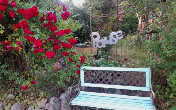 Pause auf der Gartenbank