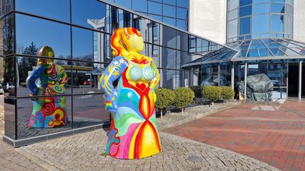 Weiblicher Part der Skulptur El-La